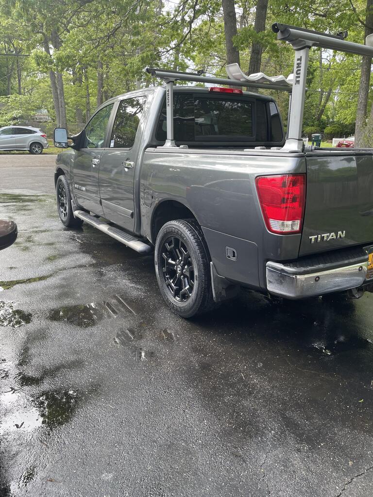Lloyd's 2006 Nissan Titan