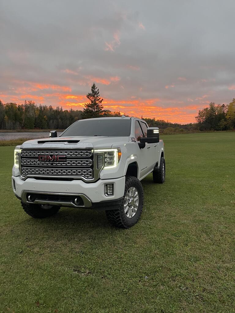 Waylon's 2023 GMC Sierra 2500